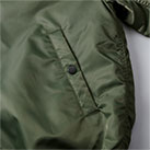 タイプＭＡ-1ジャケット（中綿入）（7490-01）ポケットにはドットボタン付き