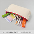 カラーファスナーキャンバスロングポーチ（SNS-0300864）マチ付きでたっぷり収納できる舟形ポーチです