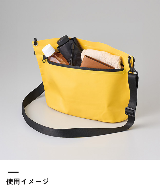 ターポリンショルダーバッグ（SNS-0300912）使用イメージ