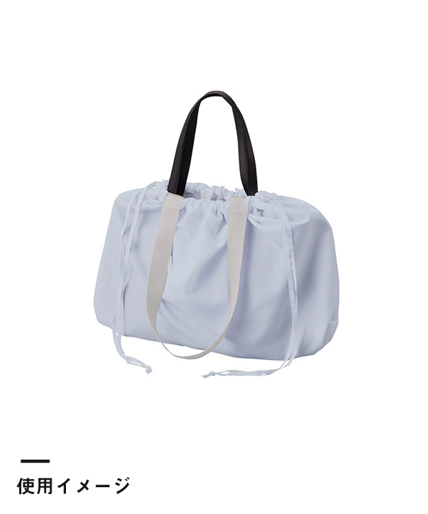 レインカバーにもなる撥水バッグ（SNS-0300940）使用イメージ