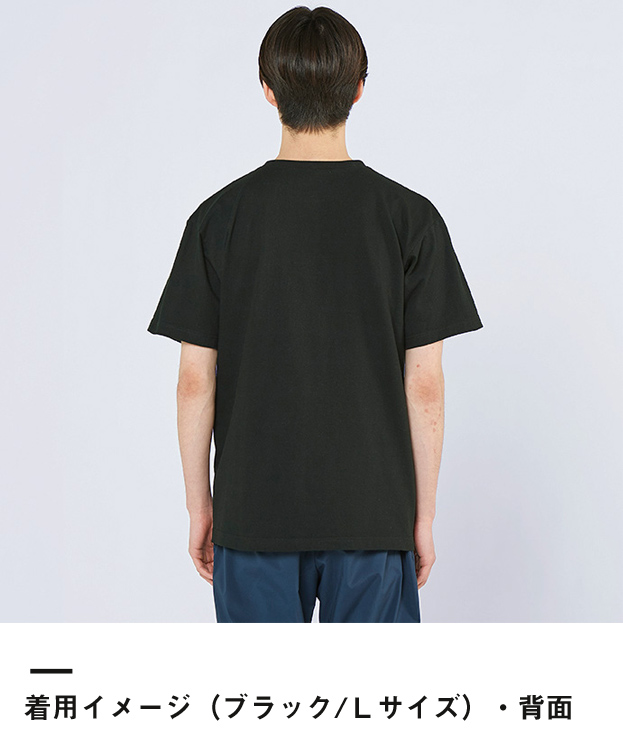 5.6オンス ヘビーウェイトヘンリーネックＴシャツ（00104-CHN）着用イメージ（ホワイト／Sサイズ）背面