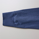 5.6オンス　ピグメントダイロングスリーブTシャツ（4256-01）袖口