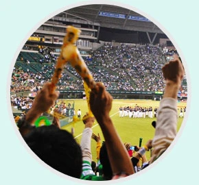 扇子の扇面にロゴ印刷で鼓舞するチームグッズに