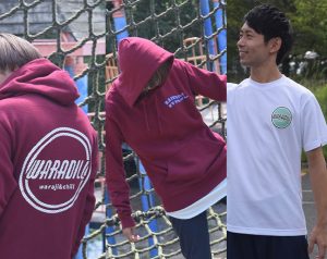 実績写真のご紹介：4.7オンス　ドライシルキータッチTシャツ（ローブリード）（5088-01-02）＆8.4オンス　フーデッドライトパーカー（00216-MLH）