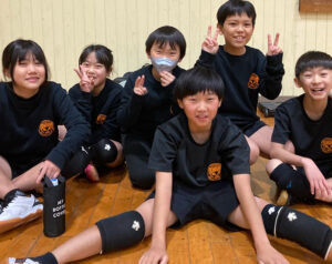 実績写真のご紹介：4.4オンス　ドライTシャツ（00300-ACT）&#038;8.4オンス　クルーネックライトトレーナー（00219-MLC）