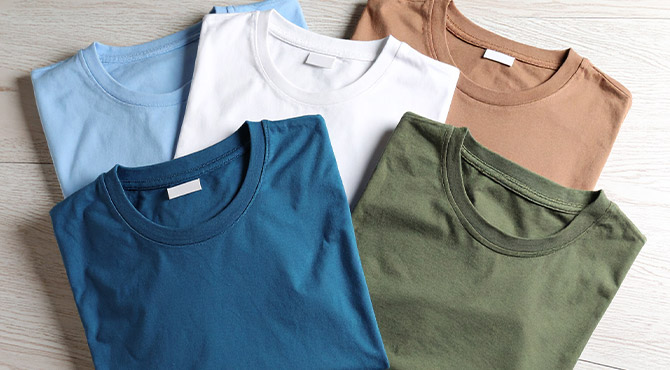 洗い加工のようなくすみカラーの本体を選ぶ
