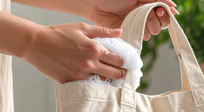 特徴：汚れが目立ちやすい